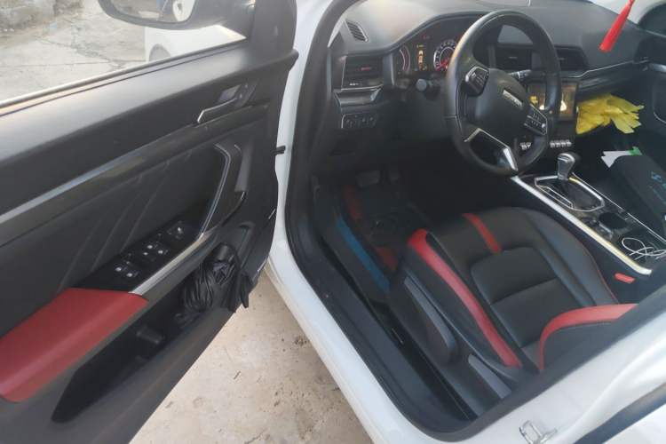 Used Haval H4 2018 Blue Label 1.5 GDIT DCT Fashion Edition Driver Seat