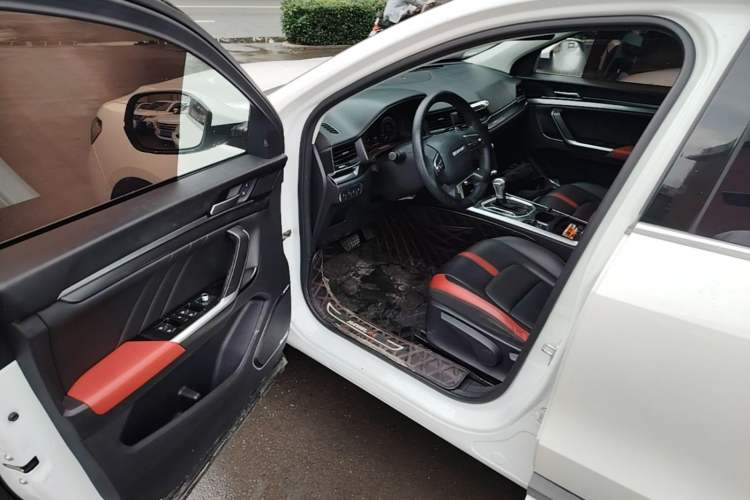 Used Haval H4 2018 Red-Label 1.5 GDIT DCT Fashion Edition Driver Seat