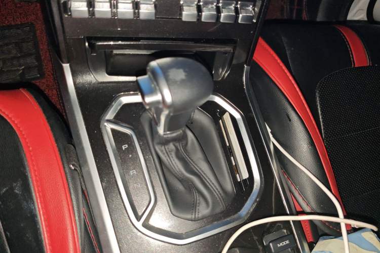 Used Haval H4 2018 Red-Label 1.5 GDIT DCT Fashion Edition Gear Lever