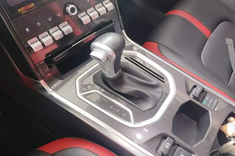 Used Haval H4 2018 Red-Label 1.5 GDIT DCT Fashion Edition Gear Lever