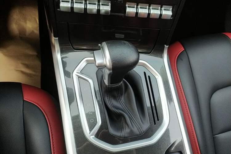 Used Haval H4 2018 Red-Label 1.5 GDIT DCT Fashion Edition Gear Lever