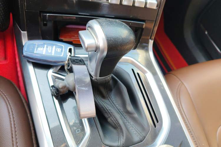 Used Haval H4 2018 Red-Label 1.5 GDIT DCT Fashion Edition Gear Lever