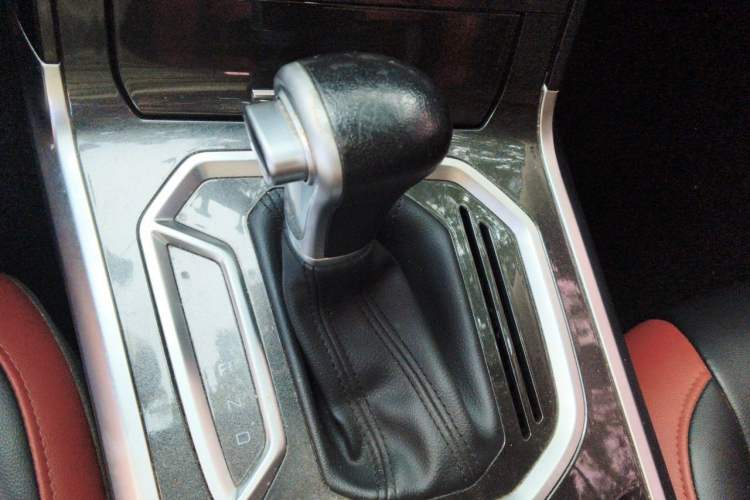 Used Haval H4 2018 Red-Label 1.5 GDIT DCT Fashion Edition Gear Lever