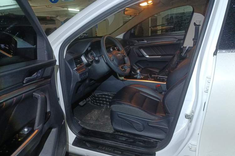 Used Haval H4 2018 Blue Label 1.3 GDIT DCT Fashion Edition Interior 3