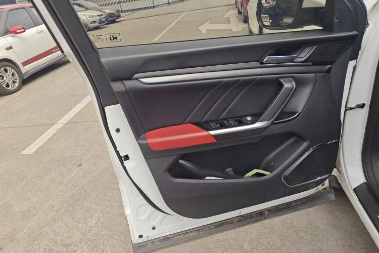 Used Haval H4 2018 Blue Label 1.5 GDIT DCT Fashion Edition Left Front Door Interior