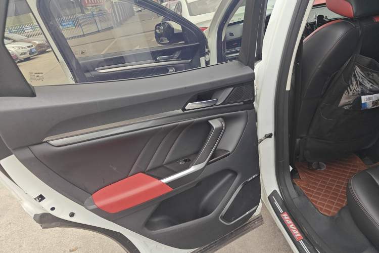 Used Haval H4 2018 Blue Label 1.5 GDIT DCT Fashion Edition Left Rear Door Interior