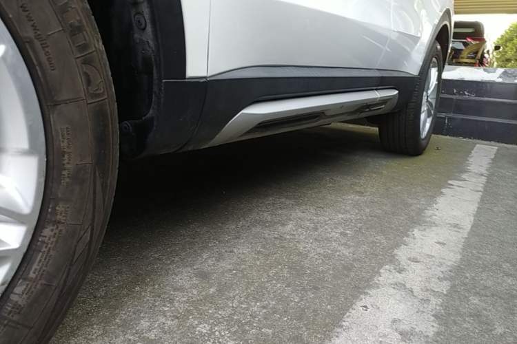 Used Haval H4 2018 Red-Label 1.5 GDIT DCT Fashion Edition Left Side Sill