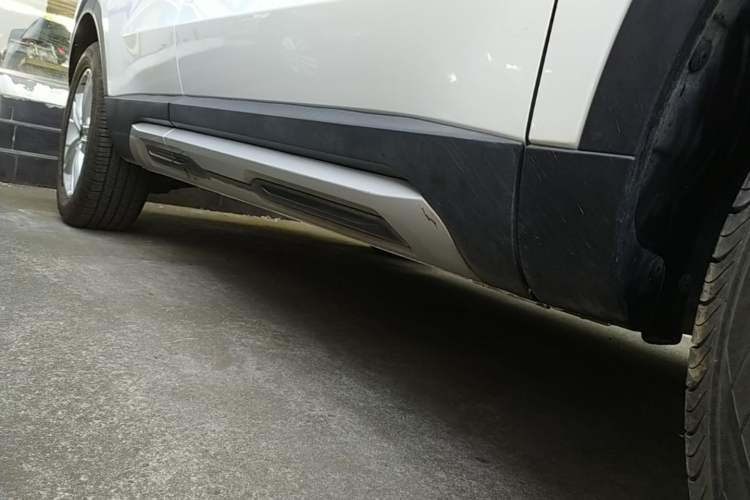 Used Haval H4 2018 Red-Label 1.5 GDIT DCT Fashion Edition Right Side Sill