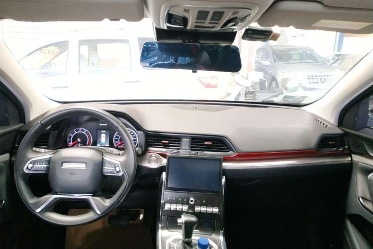 Used Haval H4 2019 Red-Label 1.5 GDIT DCT Luxury Smart Connectivity Model Center Console