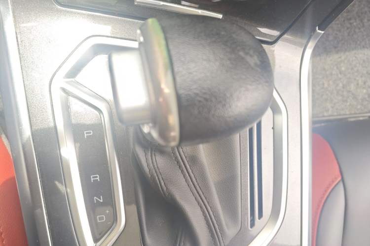 Used Haval H4 2019 Red-Label 1.5 GDIT DCT Luxury Smart Connectivity Model Gear Lever