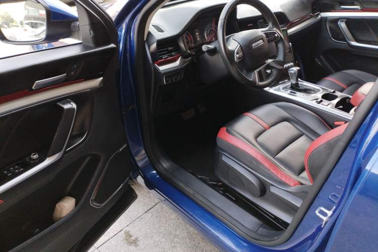 Used Haval H4 2019 Red-Label 1.5 GDIT DCT Luxury Smart Connectivity Model Driver Seat