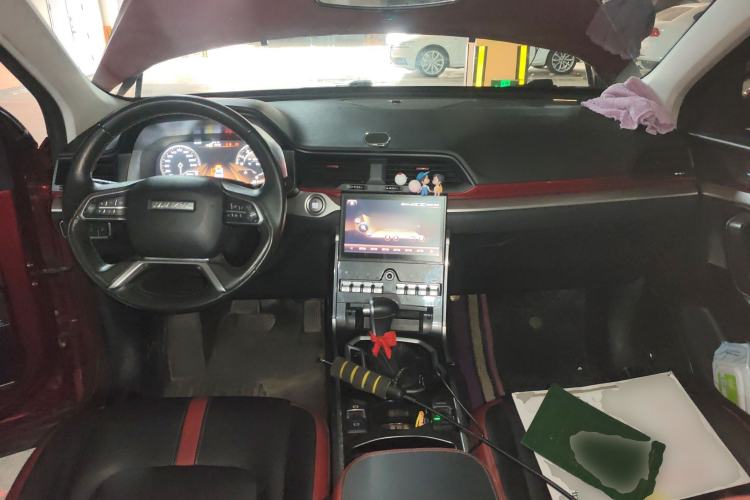 Used Haval H4 2019 Red Label 1.5 GDIT DCT Ultra-Luxury Smart Connectivity Edition Center Console