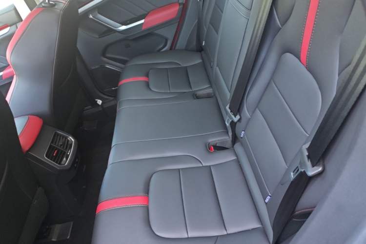 Used Haval H4 2019 1.5 GDIT DCT Ultra-Luxury Smart Connectivity Model China VI Standard Left Rear Seat