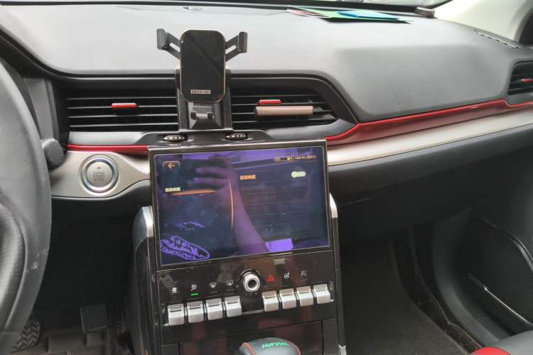 Used Haval H4 2019 Red Label 1.5 GDIT DCT Ultra-Luxury Smart Connectivity Edition Audio And AC Panel
