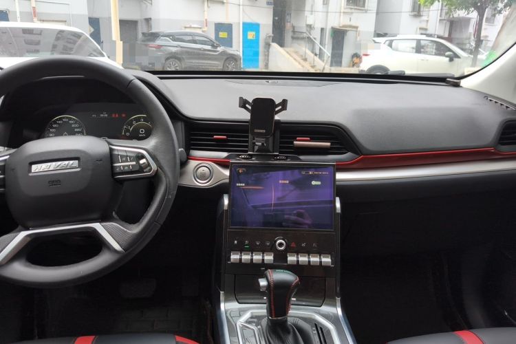 Used Haval H4 2019 Red Label 1.5 GDIT DCT Ultra-Luxury Smart Connectivity Edition Center Console