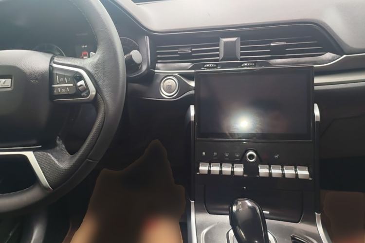 Used Haval H4 2019 1.5 GDIT DCT Luxury Smart Connectivity Version China VI Standard Center Console