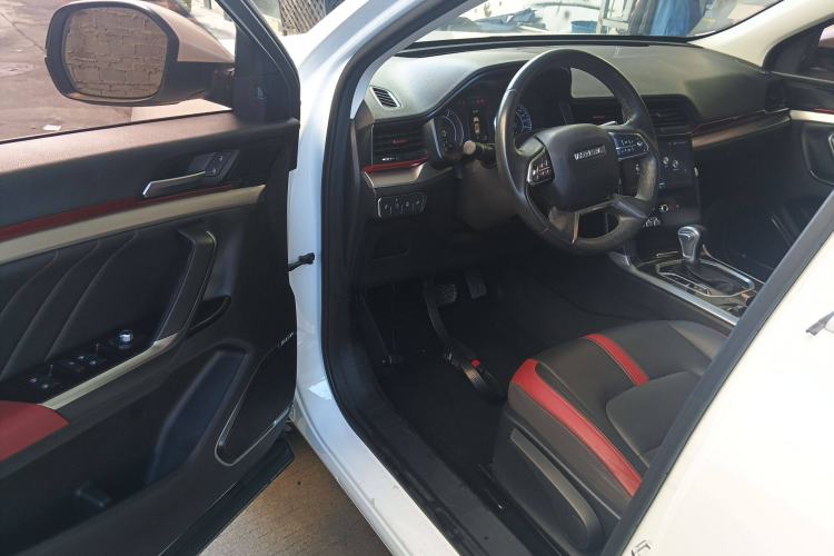 Used Haval H4 2019 Red-Label 1.5 GDIT DCT Luxury Smart Connectivity Model Driver Seat