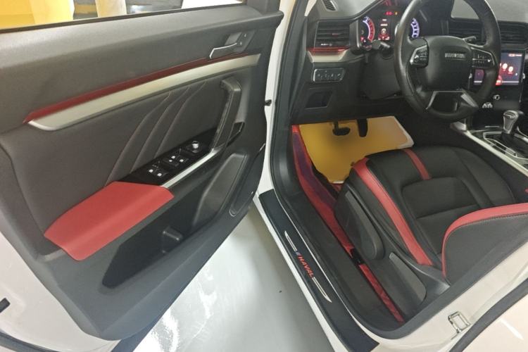 Used Haval H4 2019 Red-Label 1.5 GDIT DCT Luxury Smart Connectivity Model Driver Seat