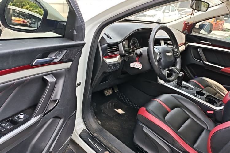 Used Haval H4 2019 Red-Label 1.5 GDIT DCT Luxury Smart Connectivity Model Driver Seat