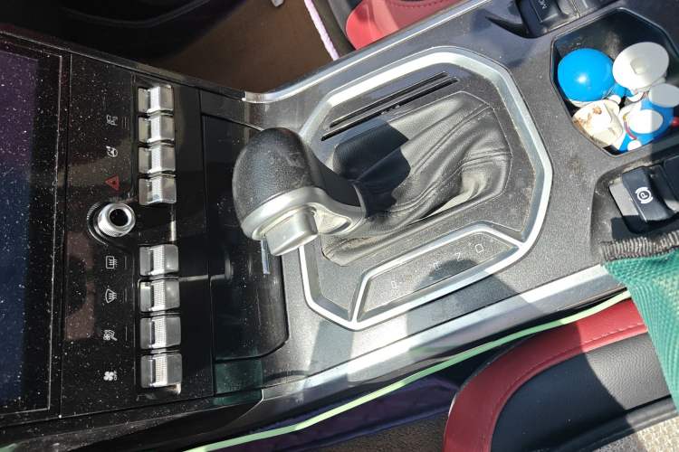 Used Haval H4 2019 Red Label 1.5 GDIT DCT Ultra-Luxury Smart Connectivity Edition Gear Lever