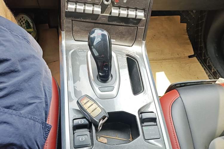 Used Haval H4 2019 1.5 GDIT DCT Luxury Smart Connectivity Version China VI Standard Gear Lever