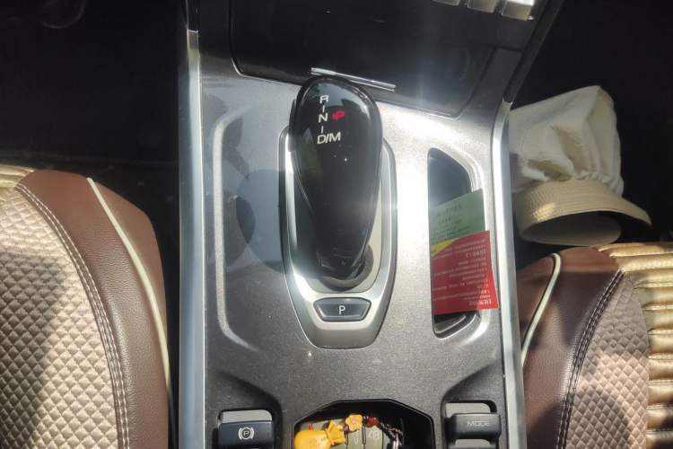Used Haval H4 2019 1.5 GDIT DCT Luxury Smart Connectivity Version China VI Standard Gear Lever