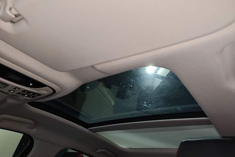 Used Haval H4 2019 Red-Label 1.5 GDIT DCT Luxury Smart Connectivity Model Headliner