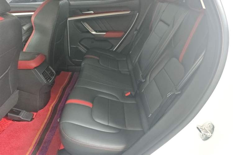 Used Haval H4 2019 Red-Label 1.5 GDIT DCT Luxury Smart Connectivity Model Left Rear Seat