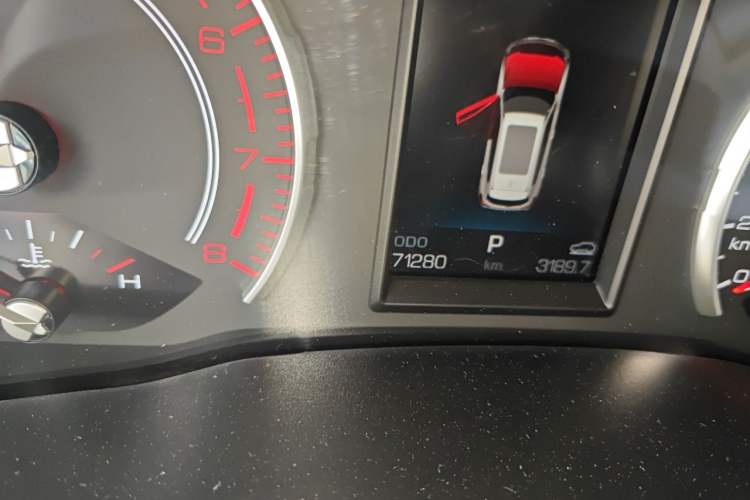 Used Haval H4 2019 Red-Label 1.5 GDIT DCT Luxury Smart Connectivity Model Odometer Close Up