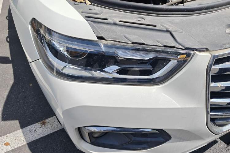 Used Haval H4 2019 Red Label 1.5 GDIT DCT Ultra-Luxury Smart Connectivity Edition Right Front Headlight