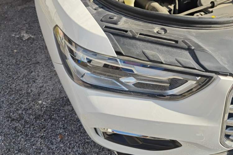 Used Haval H4 2019 Red-Label 1.5 GDIT DCT Luxury Smart Connectivity Model Right Front Headlight