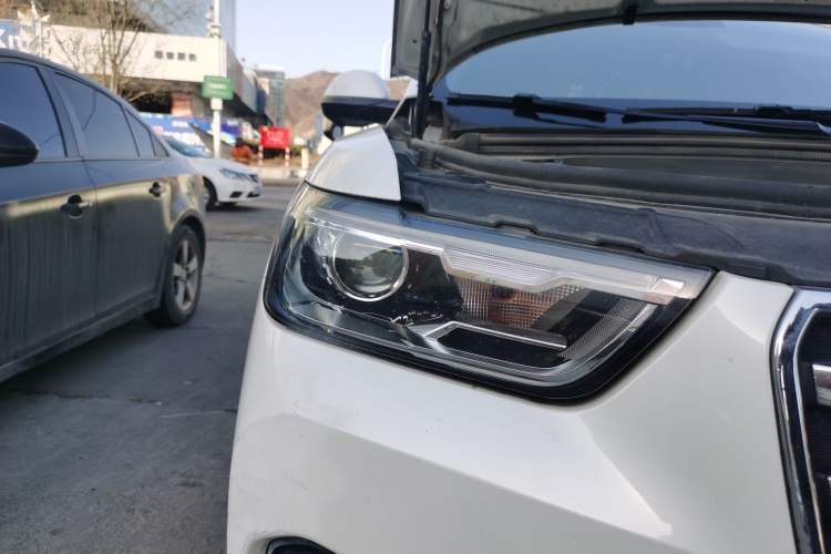 Used Haval H4 2019 Red-Label 1.5 GDIT DCT Luxury Smart Connectivity Model Right Front Headlight