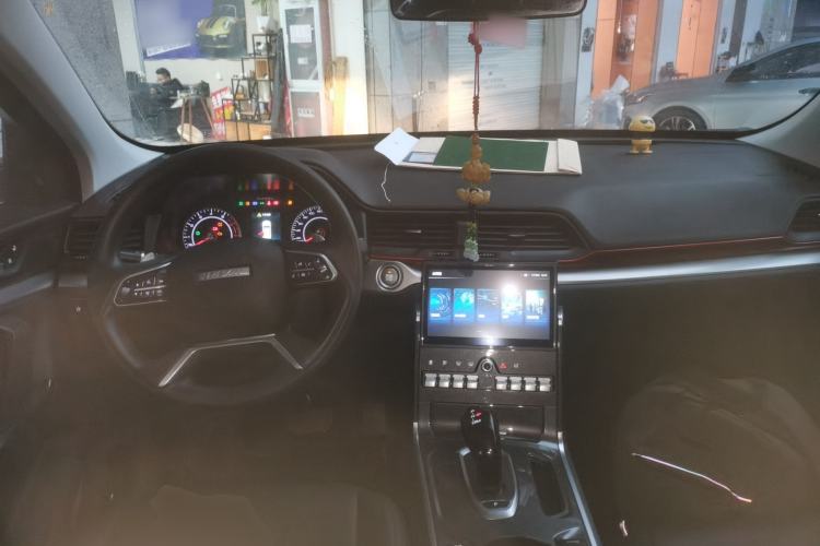 Used Haval H4 2020 Enjoy Edition 1.5T DCT Powerfully Packed Center Console