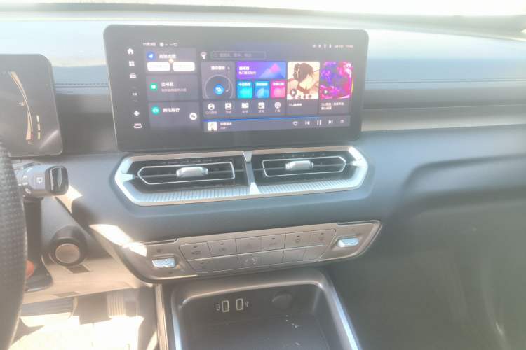 Used Haval H5 2023 2.0T Automatic Two-Wheel Drive LinkedIn Gasoline Audio And AC Panel