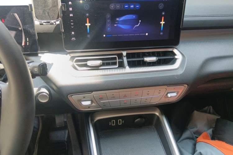 Used Haval H5 2023 2.0T Automatic All-Wheel Drive LinkedIn Gasoline Audio And AC Panel
