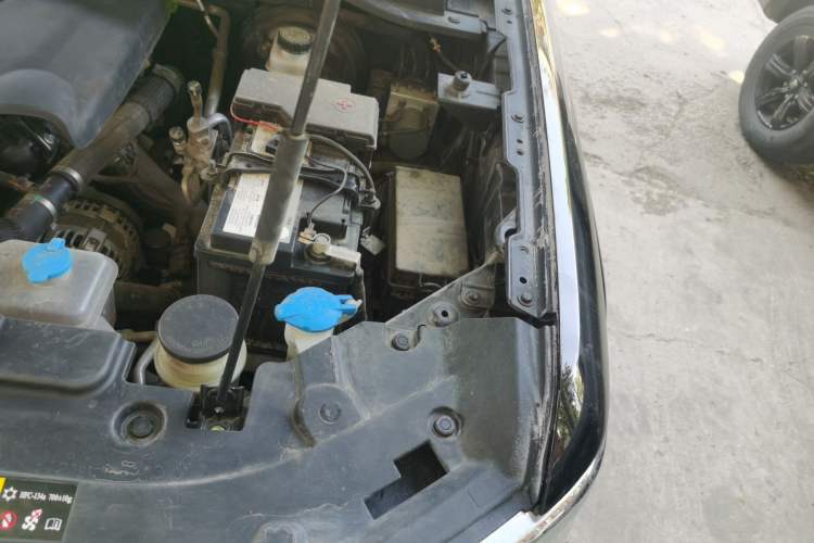 Used Haval H5 2023 2.0T Automatic Two-Wheel Drive Leading Edition Gasoline Engine Bay Left