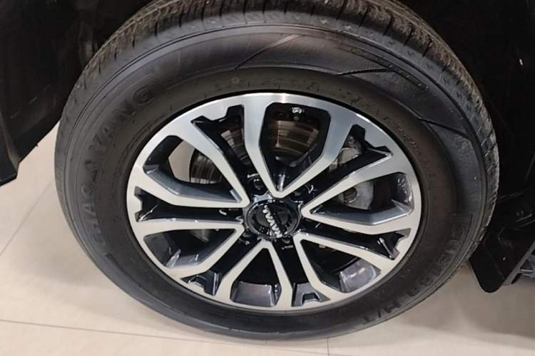 Used Haval H5 2023 2.0T Automatic Two-Wheel Drive LinkedIn Gasoline Left Front Wheel Hub