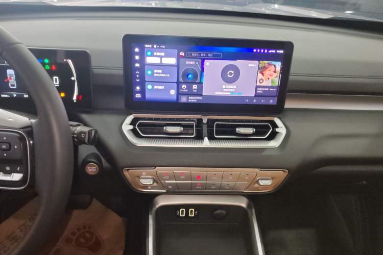 Used Haval H5 2023 2.0T Automatic All-Wheel Drive LinkedIn Gasoline Audio And AC Panel
