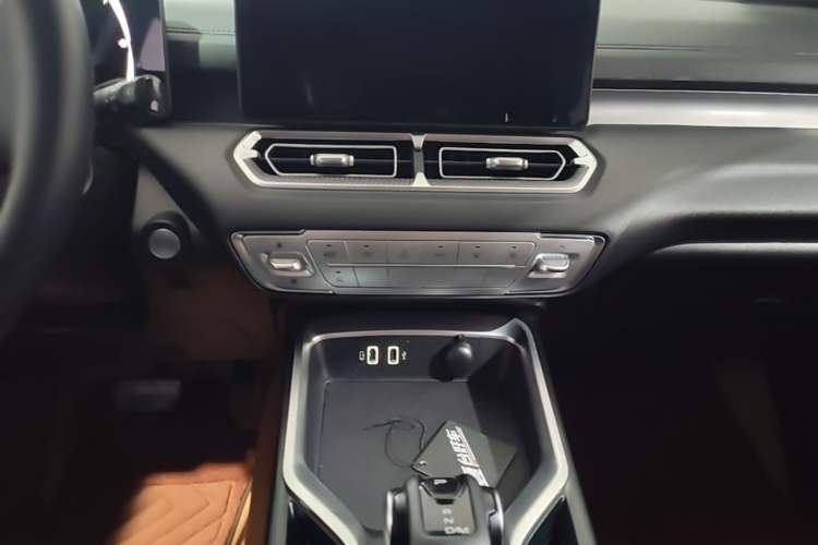 Used Haval H5 2023 2.0T Automatic Two-Wheel Drive LinkedIn Gasoline Audio And AC Panel