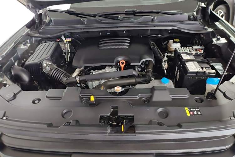 Used Haval H5 2023 2.0T Automatic Two-Wheel Drive LinkedIn Gasoline Engine Bay