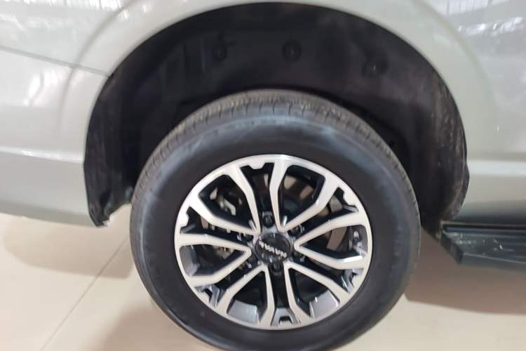Used Haval H5 2023 2.0T Automatic Two-Wheel Drive LinkedIn Gasoline Right Rear Wheel Hub