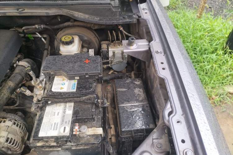 Used Haval H5 2023 2.0T Automatic Two-Wheel Drive Leading Edition Gasoline Engine Bay Left