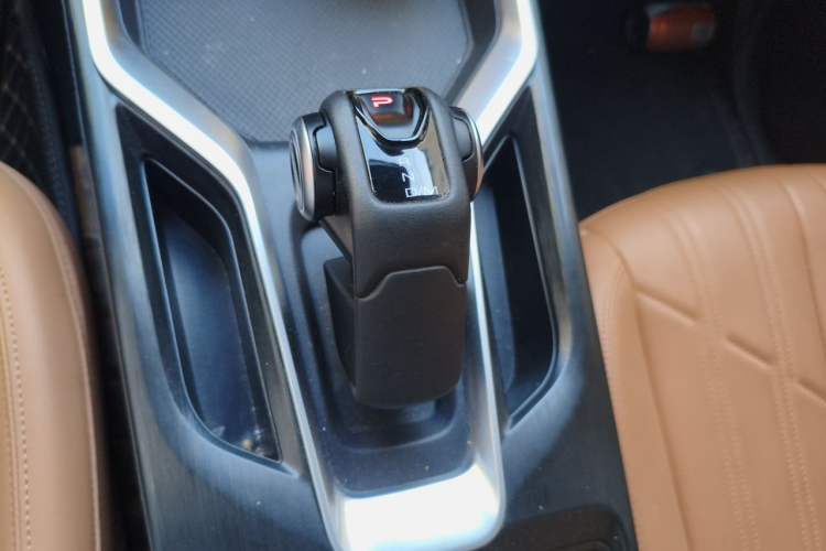 Used Haval H5 2023 2.0T Automatic All-Wheel Drive LinkedIn Gasoline Gear Lever