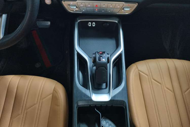 Used Haval H5 2023 2.0T Automatic All-Wheel Drive LinkedIn Gasoline Gear Lever