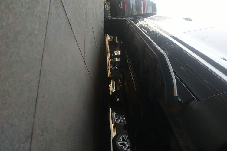Used Haval H5 2023 2.0T Automatic 4x4 Innovation Edition – Diesel Right Side Sill