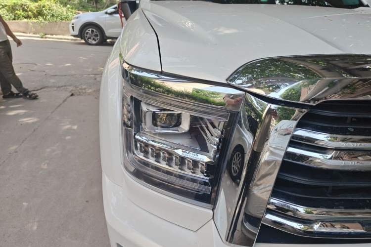 Used Haval H5 2023 2.0T Manual 4x4 Return-to-Order Custom Edition – Diesel Right Front Headlight