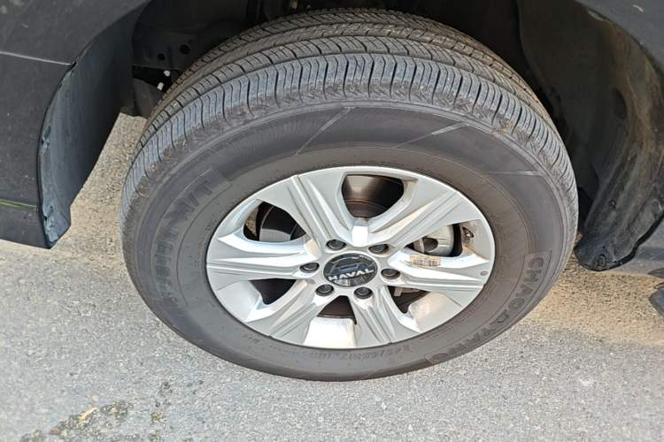 Used Haval H5 2024 2.0T Automatic All-Wheel Drive Flagship Gasoline Left Front Wheel Hub