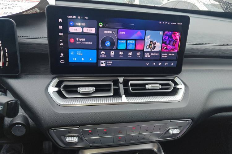 Used Haval H5 2025 2.0T Automatic All-Wheel Drive LinkedIn Edition Gasoline Audio And AC Panel