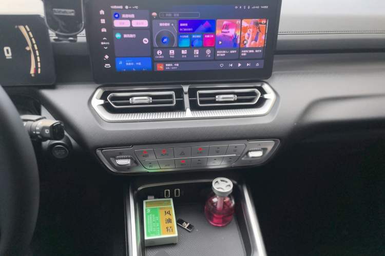 Used Haval H5 2025 2.0T Automatic All-Wheel Drive Navigation Version – Gasoline Audio And AC Panel