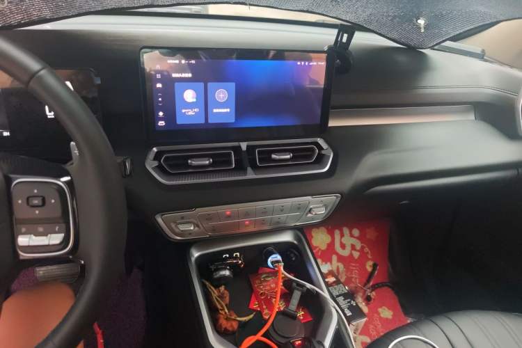Used Haval H5 2025 2.0T Automatic All-Wheel Drive Flagship Edition Gasoline Audio And AC Panel
